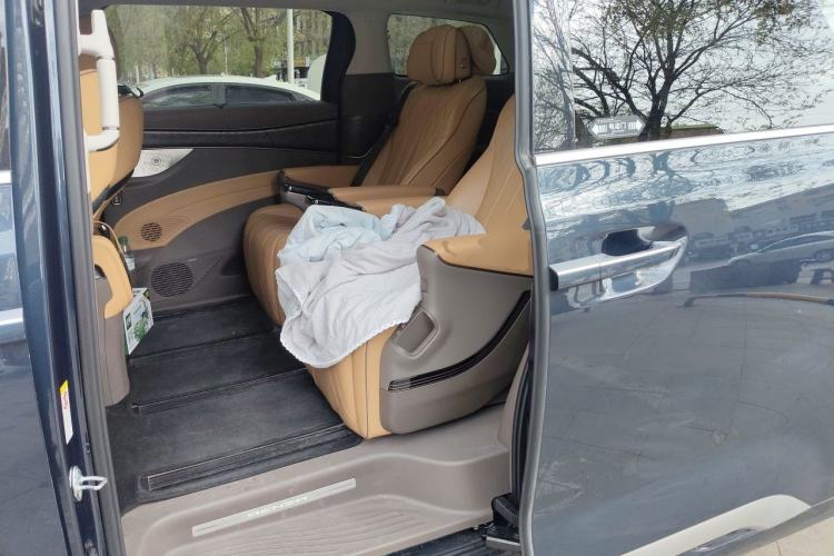 Used Denza D9 2022 DM-i 1040 Prestige Model Left Rear Seat