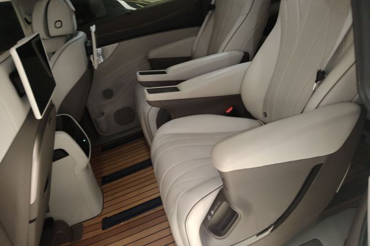 Used Denza D9 2022 DM-i 970 Four-Wheel Drive Flagship Model Left Rear Seat
