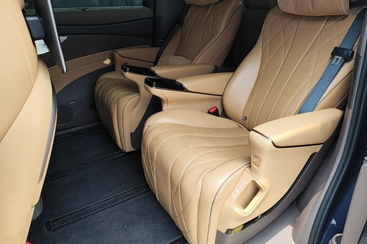Used Denza D9 2022 DM-i 970 Four-Wheel Drive Prestige Model Left Rear Seat