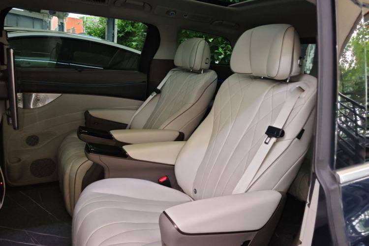 Used Denza D9 2022 DM-i 970 Four-Wheel Drive Prestige Model Left Rear Seat