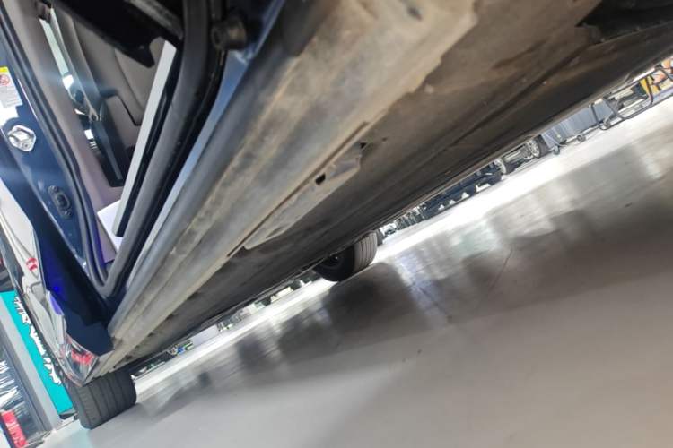 Used Denza D9 2022 DM-i 970 Four-Wheel Drive Prestige Model Left Side Sill