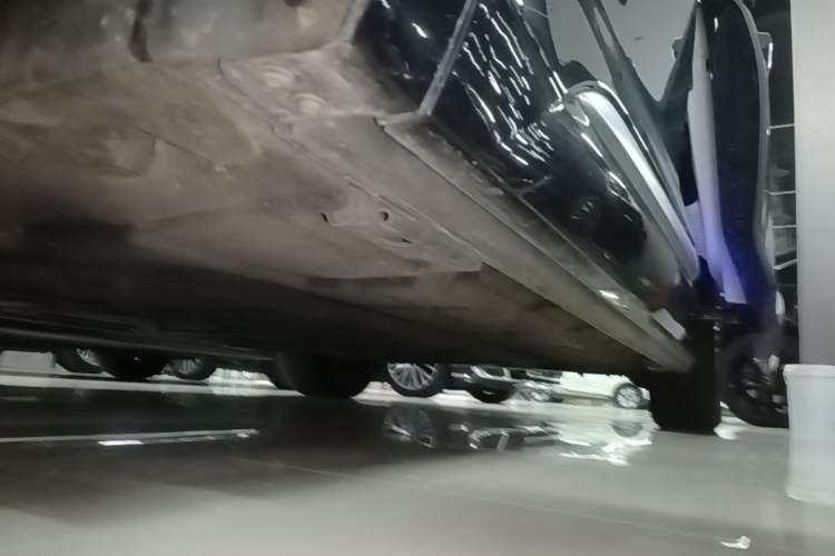Used Denza D9 2022 DM-i 970 Four-Wheel Drive Prestige Model Left Side Sill