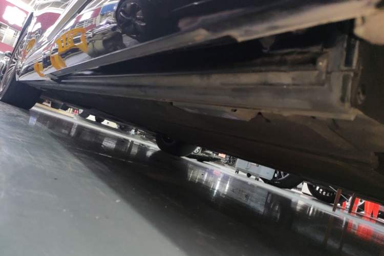 Used Denza D9 2022 DM-i 970 Four-Wheel Drive Flagship Model Left Side Sill