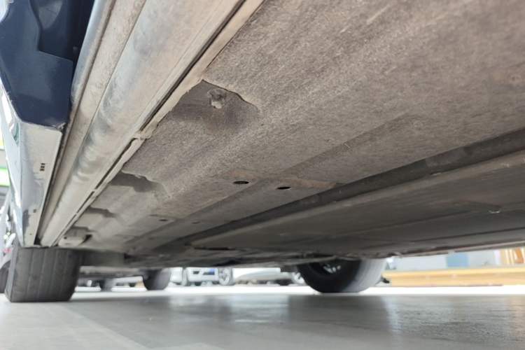 Used Denza D9 2022 DM-i 970 Four-Wheel Drive Prestige Model Left Side Sill