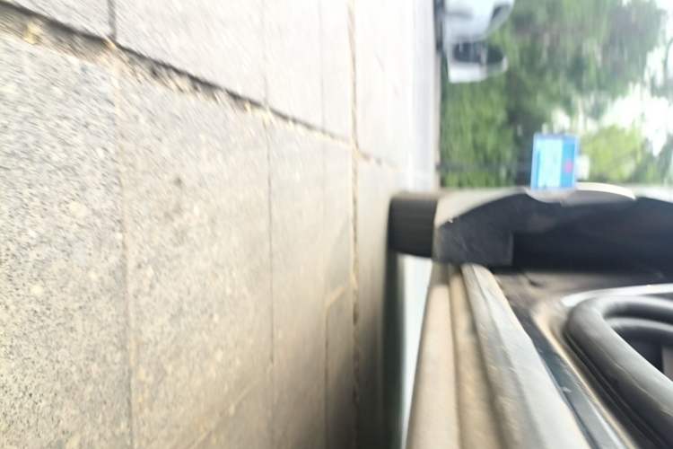 Used Denza D9 2022 DM-i 1040 Prestige Model Left Side Sill