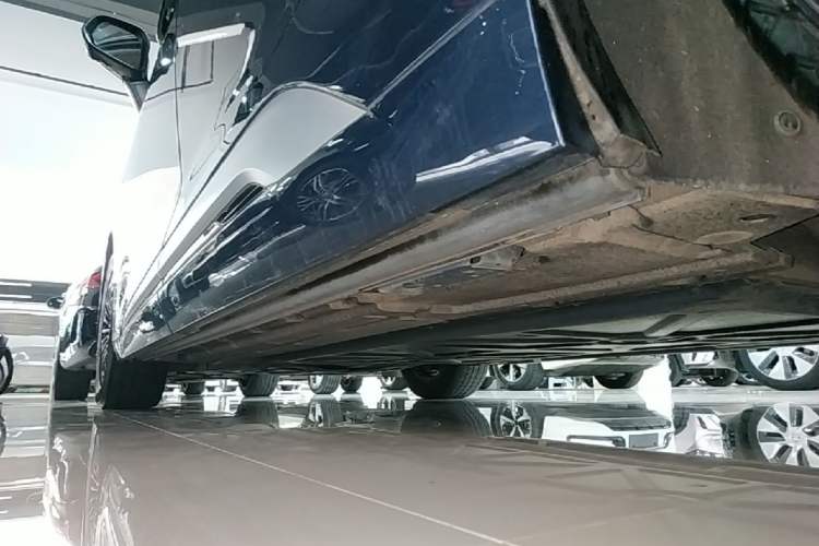 Used Denza D9 2022 DM-i 970 Four-Wheel Drive Flagship Model Left Side Sill