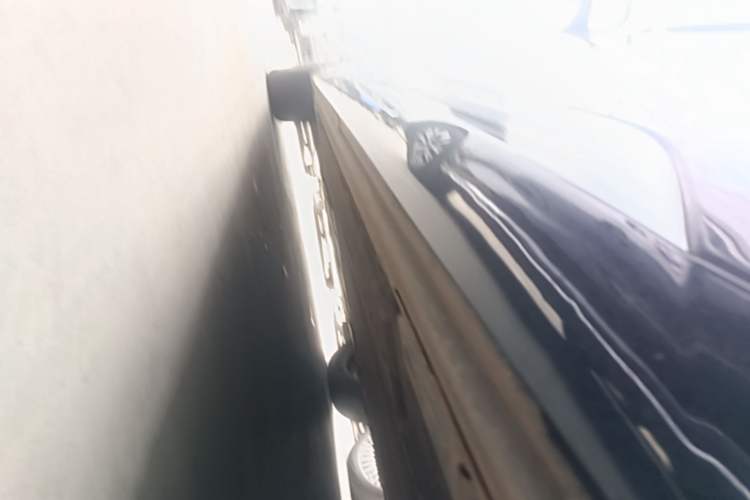Used Denza D9 2022 DM-i 1040 Prestige Model Left Side Sill