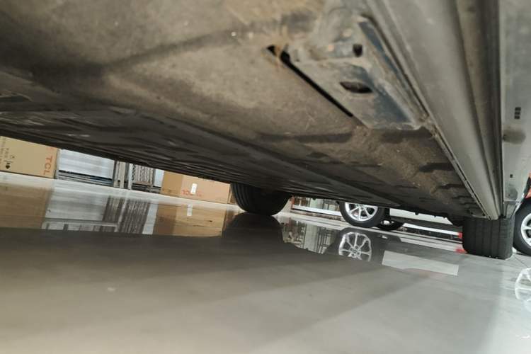 Used Denza D9 2022 DM-i 970 Four-Wheel Drive Flagship Model Left Side Sill