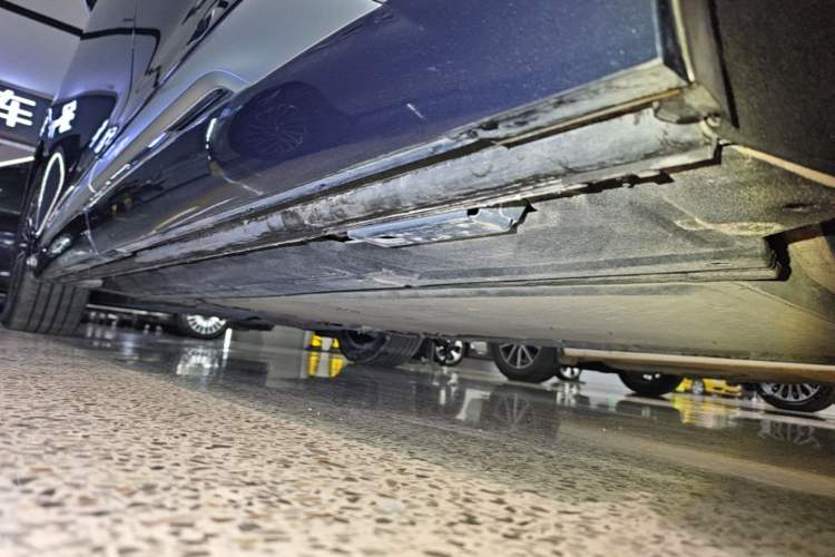 Used Denza D9 2022 DM-i 970 Four-Wheel Drive Flagship Model Left Side Sill