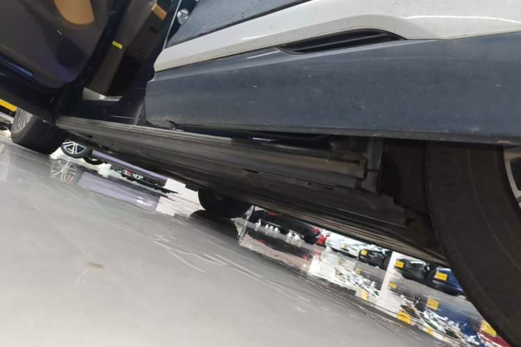 Used Denza D9 2022 DM-i 970 Four-Wheel Drive Flagship Model Left Side Sill