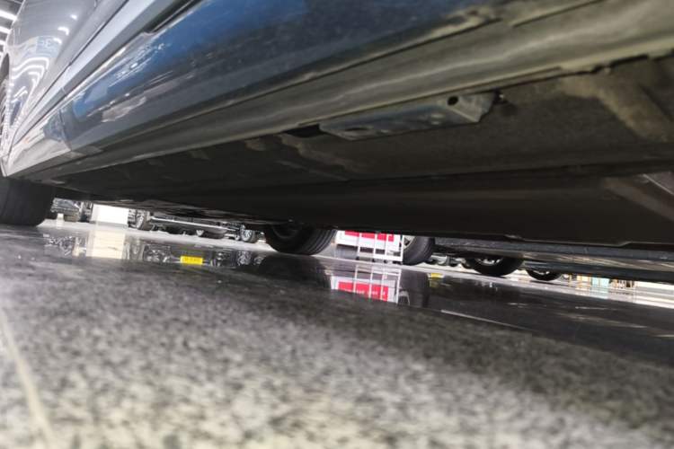 Used Denza D9 2022 DM-i 970 Four-Wheel Drive Prestige Model Left Side Sill