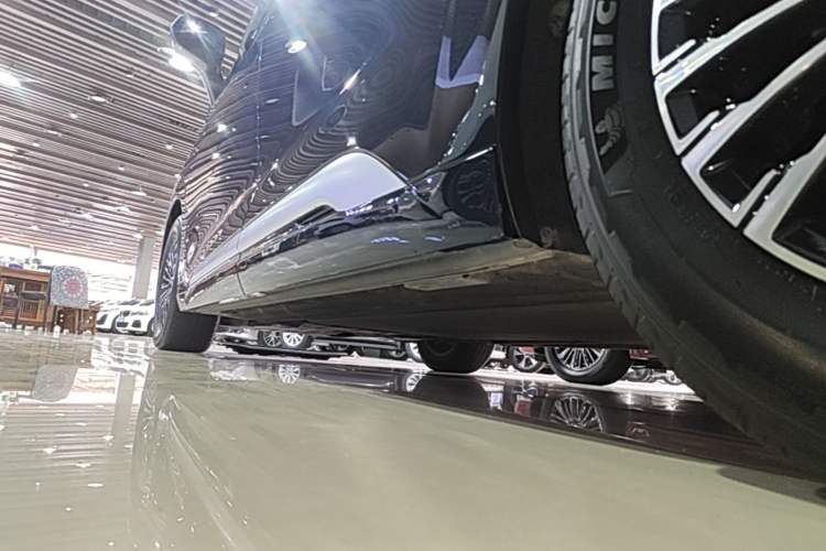 Used Denza D9 2022 DM-i 970 Four-Wheel Drive Flagship Model Left Side Sill