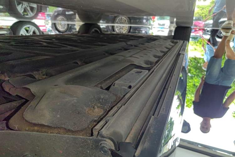 Used Denza D9 2022 DM-i 970 Four-Wheel Drive Flagship Model Left Side Sill