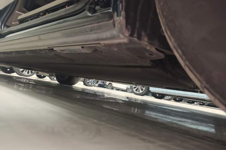 Used Denza D9 2022 DM-i 970 Four-Wheel Drive Flagship Model Left Side Sill