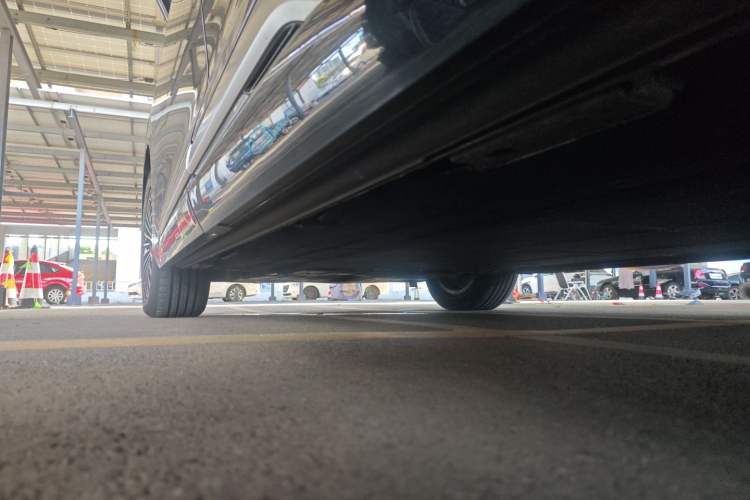 Used Denza D9 2022 DM-i 970 Four-Wheel Drive Prestige Model Left Side Sill