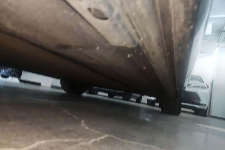 Used Denza D9 2022 DM-i 1040 Prestige Model Left Side Sill