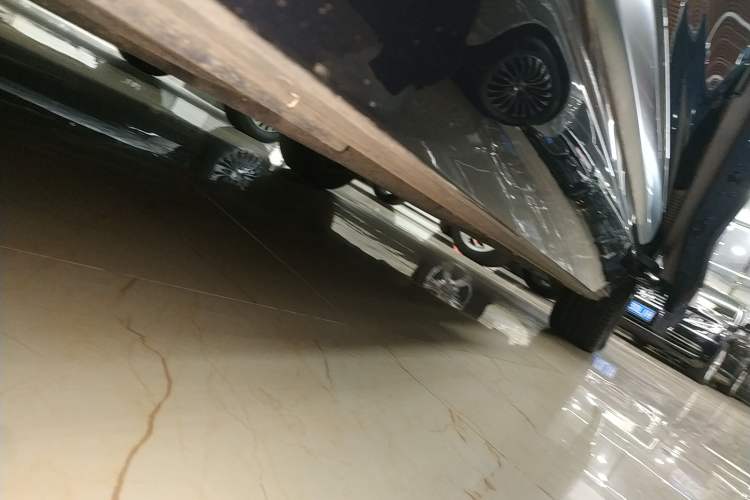 Used Denza D9 2022 DM-i 1040 Prestige Model Left Side Sill