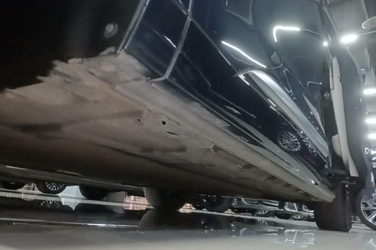 Used Denza D9 2022 DM-i 970 Four-Wheel Drive Flagship Model Left Side Sill
