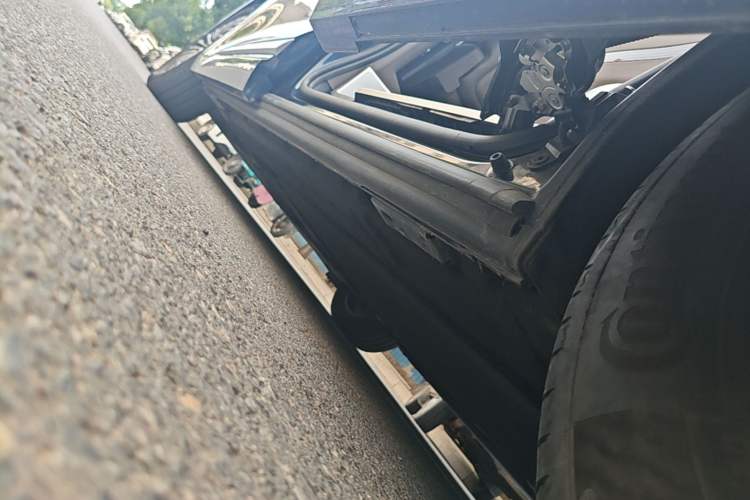 Used Denza D9 2022 DM-i 970 Four-Wheel Drive Prestige Model Left Side Sill