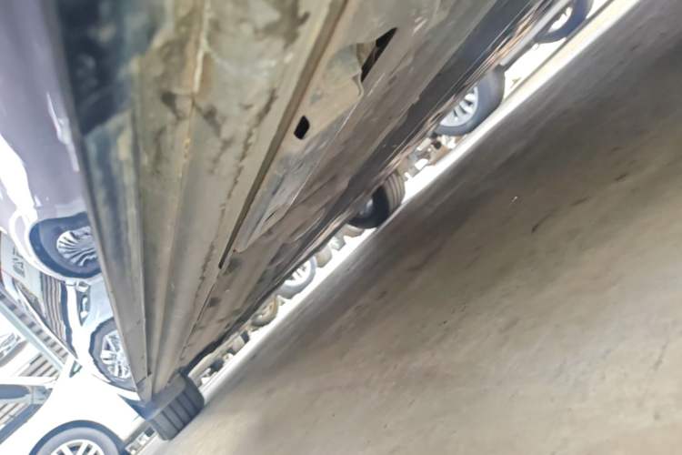 Used Denza D9 2022 DM-i 970 Four-Wheel Drive Prestige Model Left Side Sill