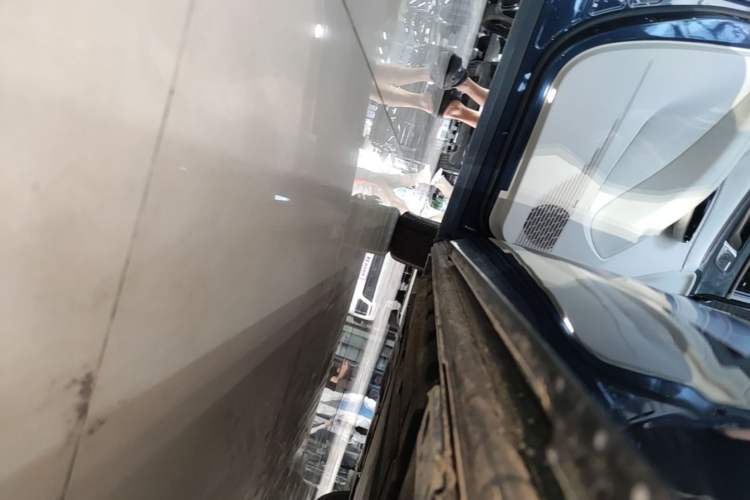 Used Denza D9 2022 DM-i 1040 Prestige Model Left Side Sill