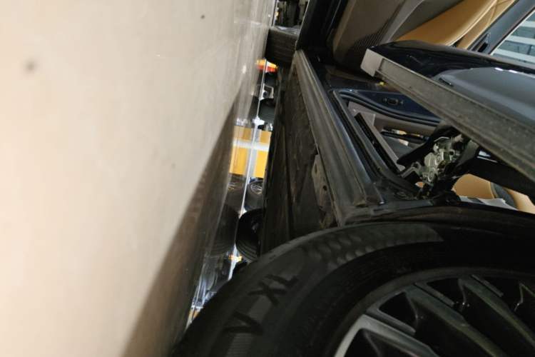 Used Denza D9 2022 DM-i 970 Four-Wheel Drive Flagship Model Left Side Sill