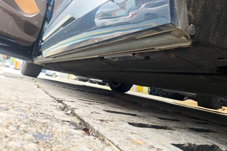 Used Denza D9 2022 DM-i 970 Four-Wheel Drive Flagship Model Left Side Sill