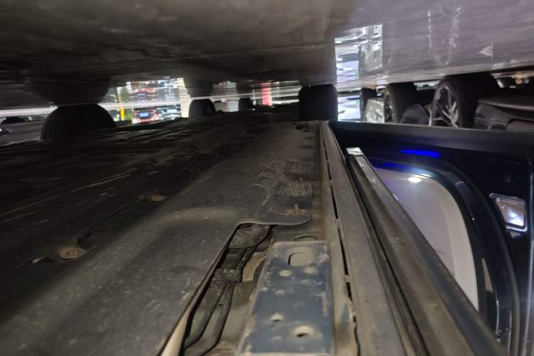 Used Denza D9 2022 DM-i 970 Four-Wheel Drive Prestige Model Left Side Sill
