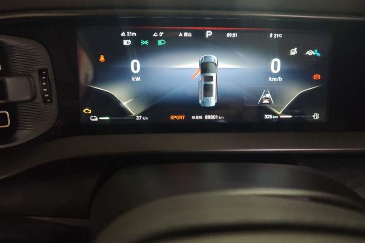 Used Denza D9 2022 DM-i 1040 Prestige Model Odometer Close Up