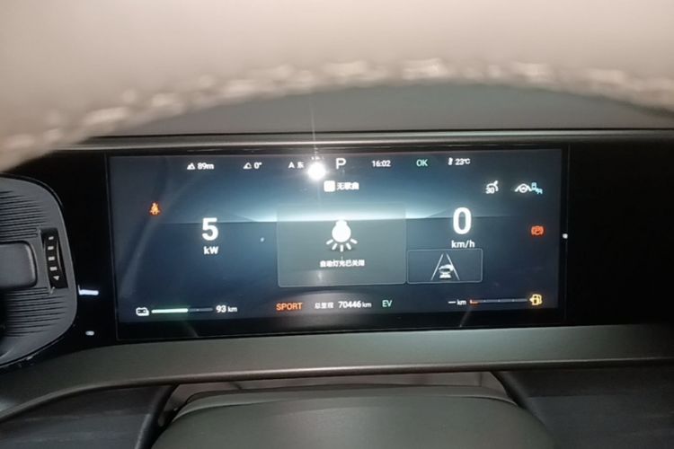 Used Denza D9 2022 DM-i 970 Four-Wheel Drive Prestige Model Odometer Close Up