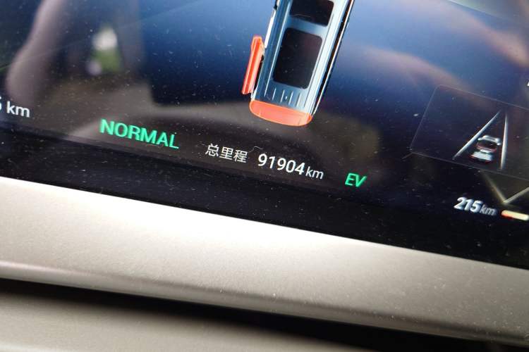 Used Denza D9 2022 DM-i 970 Four-Wheel Drive Prestige Model Odometer Close Up