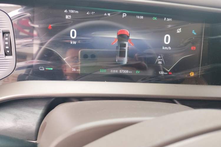 Used Denza D9 2022 DM-i 1040 Prestige Model Odometer Close Up