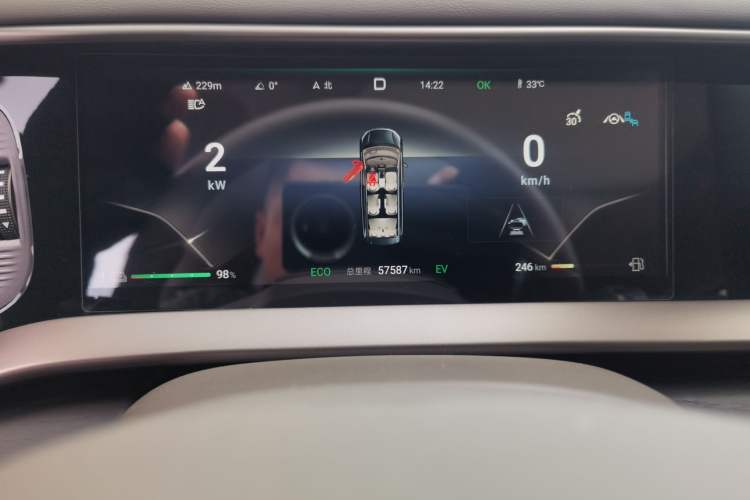 Used Denza D9 2022 DM-i 970 Four-Wheel Drive Prestige Model Odometer Close Up