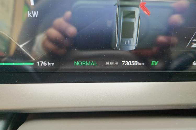 Used Denza D9 2022 DM-i 970 Four-Wheel Drive Flagship Model Odometer Close Up
