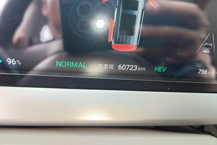 Used Denza D9 2022 DM-i 1040 Prestige Model Odometer Close Up
