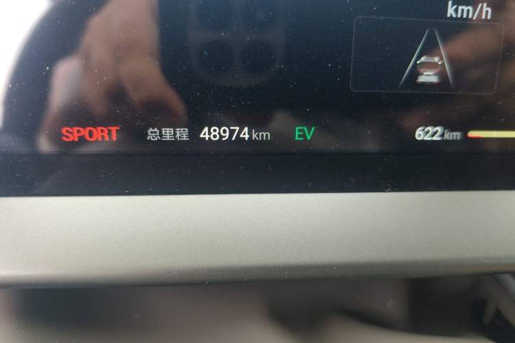 Used Denza D9 2022 DM-i 970 Four-Wheel Drive Flagship Model Odometer Close Up