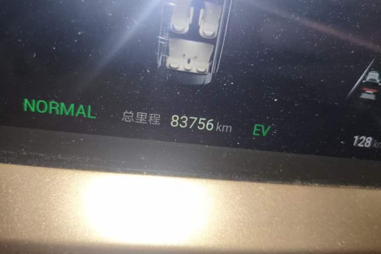 Used Denza D9 2022 DM-i 970 Four-Wheel Drive Flagship Model Odometer Close Up