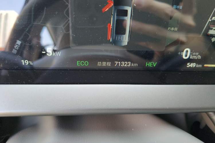 Used Denza D9 2022 DM-i 970 Four-Wheel Drive Prestige Model Odometer Close Up