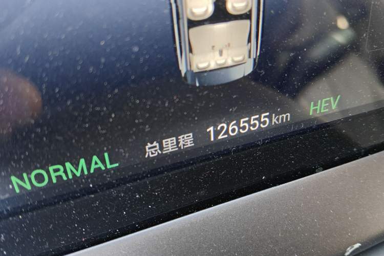Used Denza D9 2022 DM-i 970 Four-Wheel Drive Flagship Model Odometer Close Up
