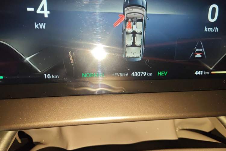 Used Denza D9 2022 DM-i 970 Four-Wheel Drive Prestige Model Odometer Close Up