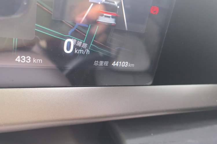 Used Denza D9 2022 EV 600 Four-Wheel Drive Flagship Model Odometer Close Up