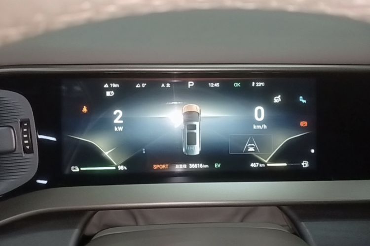 Used Denza D9 2022 DM-i 970 Four-Wheel Drive Flagship Model Odometer Close Up