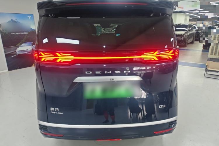 Used Denza D9 2022 DM-i 970 Four-Wheel Drive Prestige Model Rear