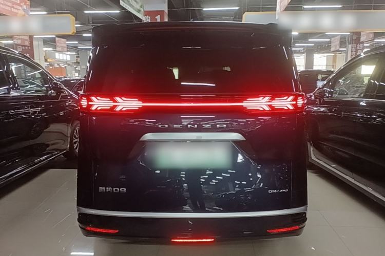 Used Denza D9 2022 DM-i 970 Four-Wheel Drive Prestige Model Rear