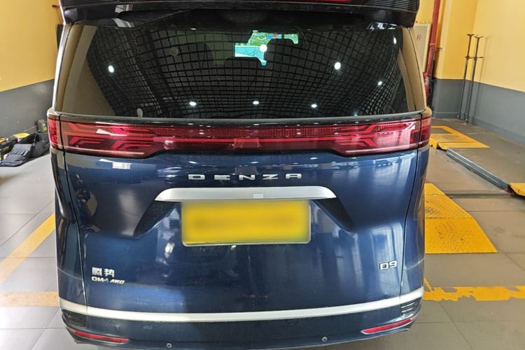 Used Denza D9 2022 DM-i 970 Four-Wheel Drive Prestige Model Rear