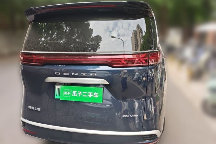 Used Denza D9 2022 DM-i 970 Four-Wheel Drive Prestige Model Rear