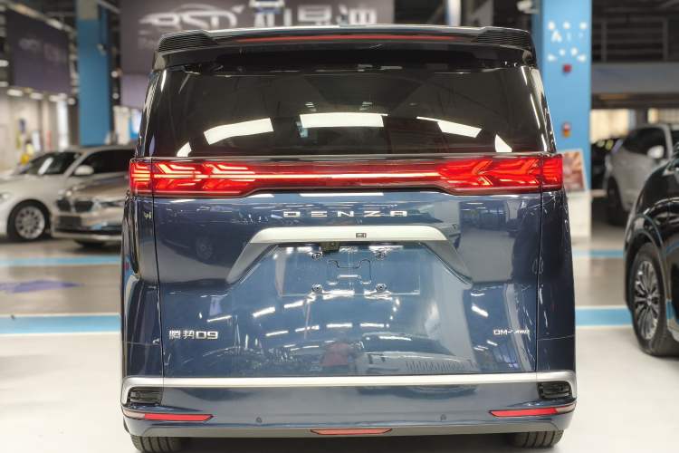 Used Denza D9 2022 DM-i 970 Four-Wheel Drive Prestige Model Rear