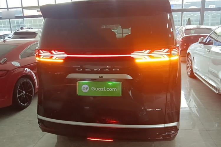 Used Denza D9 2022 DM-i 970 Four-Wheel Drive Prestige Model Rear