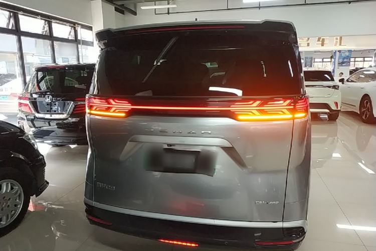Used Denza D9 2022 DM-i 970 Four-Wheel Drive Flagship Model Rear