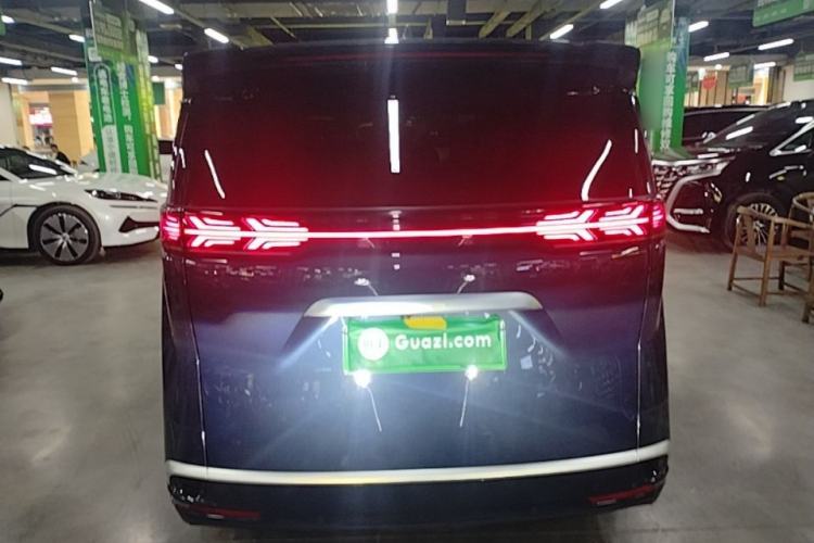 Used Denza D9 2022 DM-i 970 Four-Wheel Drive Prestige Model Rear